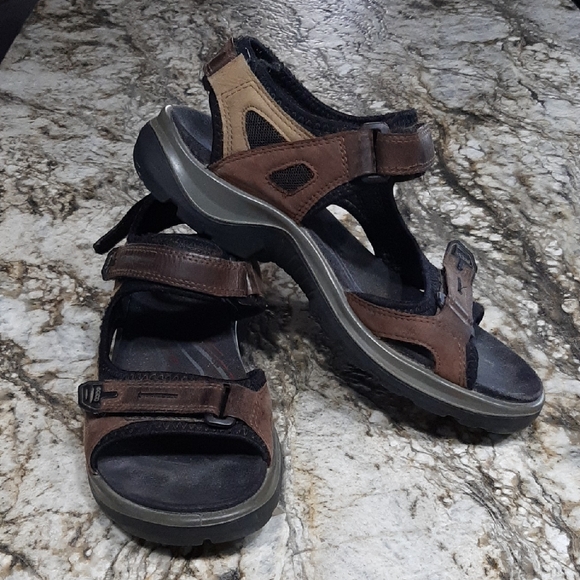 👍👍😎⭐ECCO Brown and Black Sandals Womens SZ38 = 7-7.5 - Picture 1 of 10